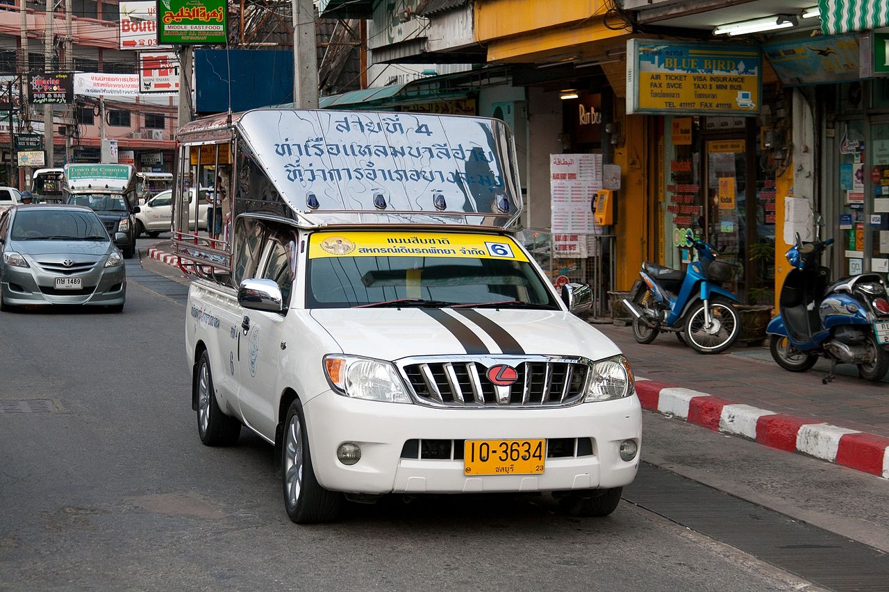 Hong Kong tourist dies after falling from a Baht Bus in Pattaya