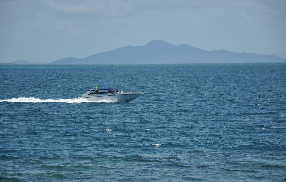 Two Speedboats Collide Off Koh Samui, Resulting in One Fatality
